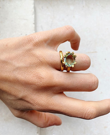 LIGHT GREEN OVAL CLAW RING