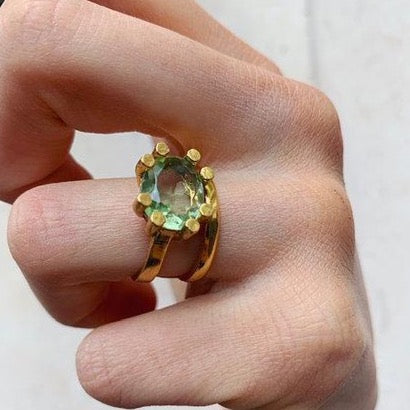 LIGHT GREEN OVAL CLAW RING