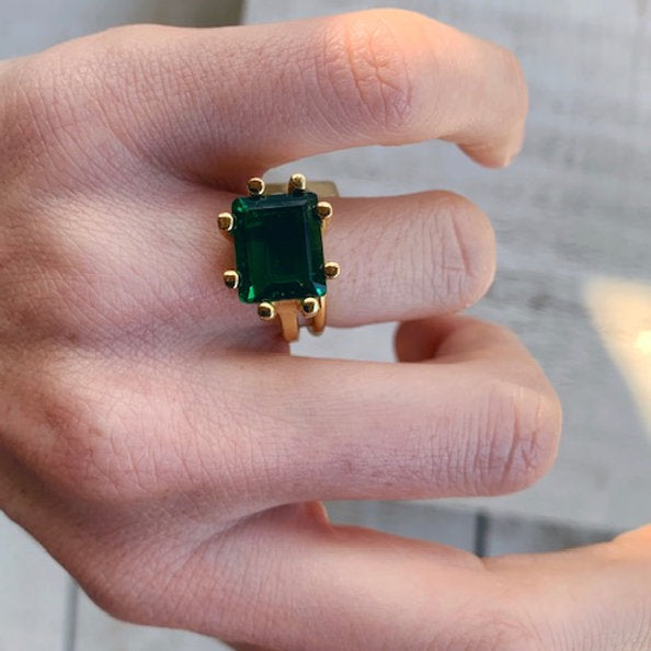 EMERALD RECTANGULAR CLAW RING