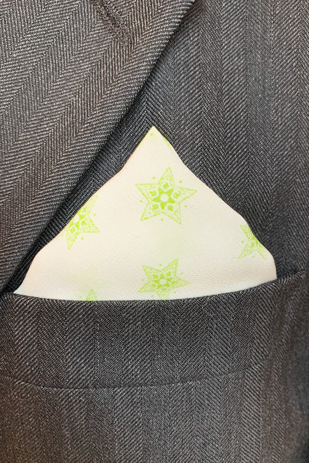 POCKET SQUARE | DOTTY STAR PRINT