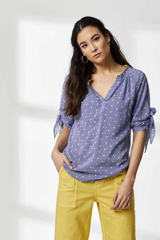 LIZ TOP | BLUE STRIPY TRIANGLE PRINT