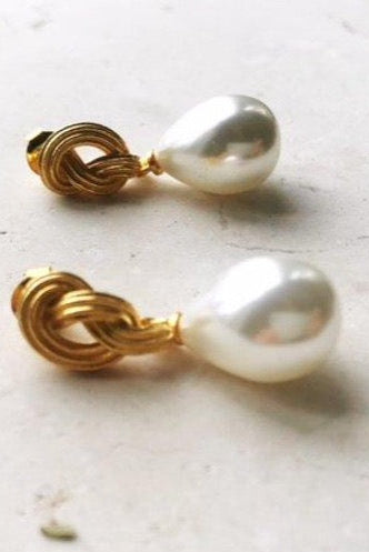 GOLD KNOT & PEARL EARRINGS