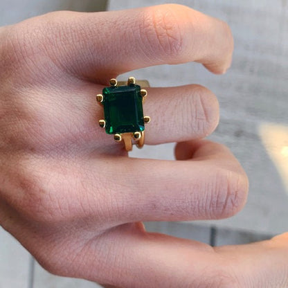 EMERALD RECTANGULAR CLAW RING