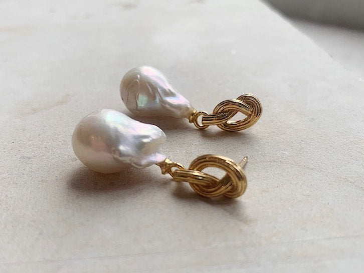 GOLD KNOT & PEARL EARRINGS