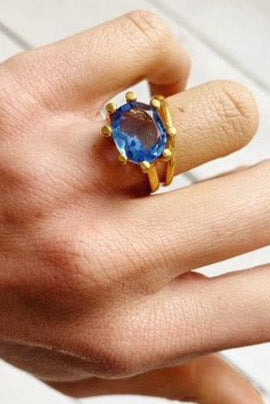 BLUE OVAL CLAW RING