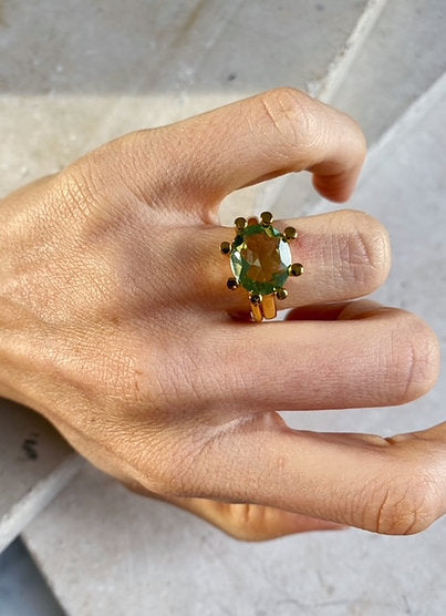 LIGHT GREEN OVAL CLAW RING