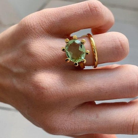 LIGHT GREEN OVAL CLAW RING