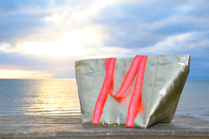 SHEENY GOLD BEACH BAG with PINK