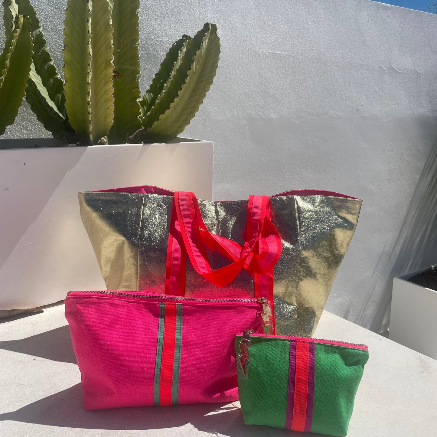 SHEENY GOLD BEACH BAG with PINK