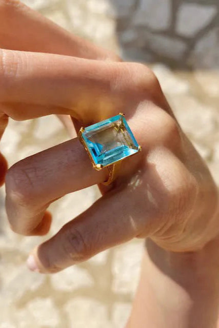 LIGHT BLUE COCKTAIL RING