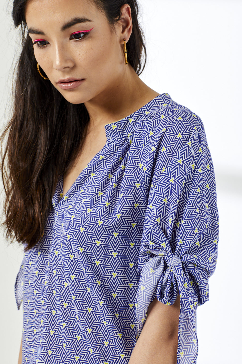 LIZ TOP | BLUE STRIPY TRIANGLE PRINT
